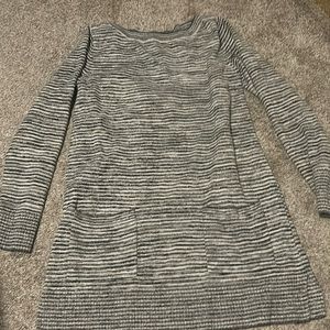 Cute top over leggings